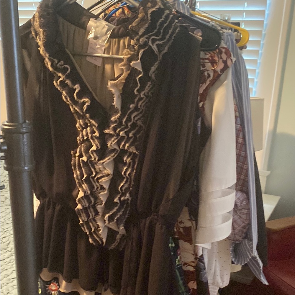 Isaac Mizrahi Black Ruffled V-Neck Blouse
